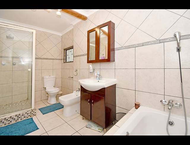 4 BEDROOM FREEHOLD FOR SALE IN HIGHWAY GARDENS